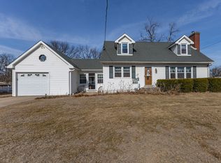 1600 3rd St, Camanche, IA 52730