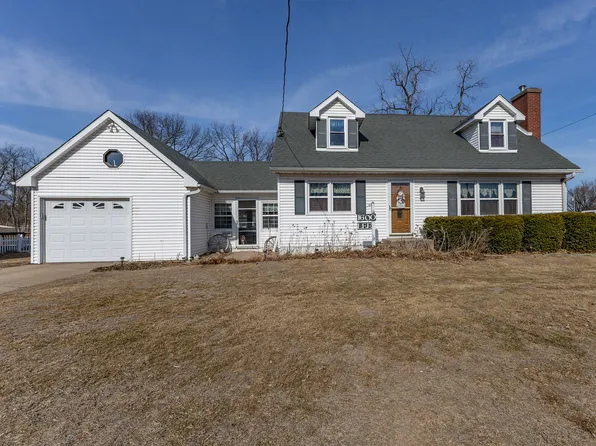 1600 3rd St, Camanche, IA 52730