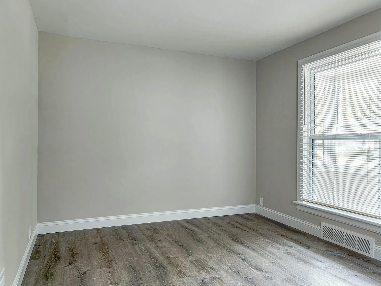 2 bed, 734 sqft, $1,295 — Photo 4