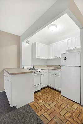 Rented by Cooper & Cooper Real Estate | media 8