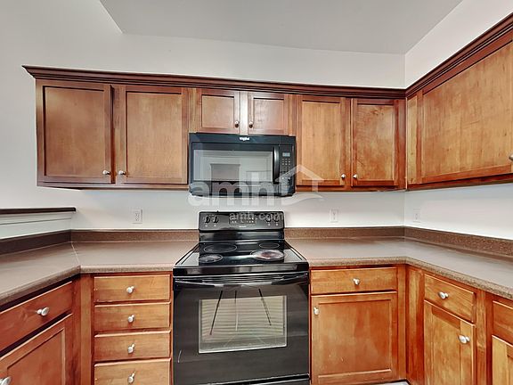 4th image of 25 Duxbury Dr