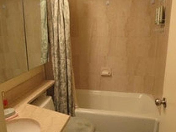 5th image of 250 E 40th St APT 3A