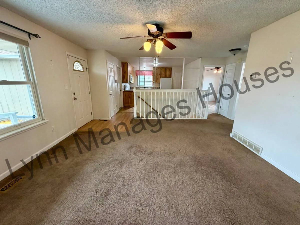 Building Photo - 4105 Magnolia Dr