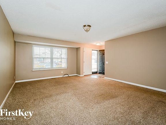 4th image of 642 Fox Plains Dr