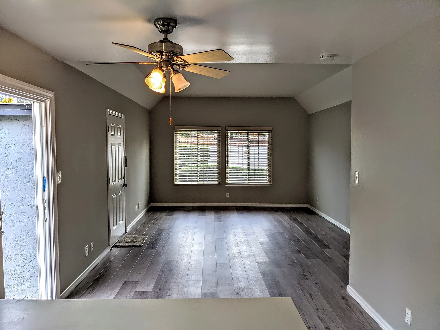 2 bed, 884 sqft, $2,795 — Photo 4