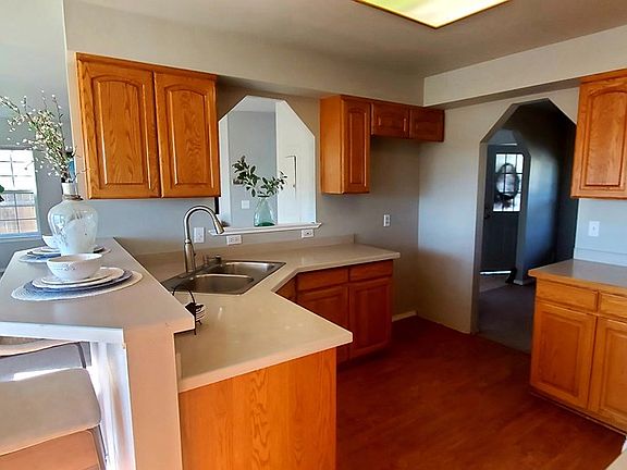 2nd image of 614 SE Mockingbird Dr