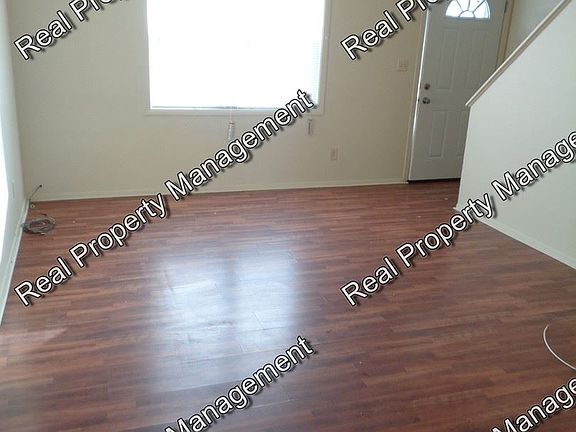 2nd image of 2011 Yorktowne Dr