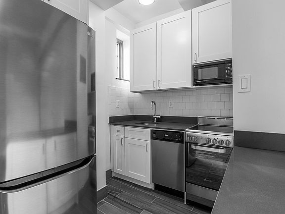 3rd image of 208 W 23rd St APT 1506