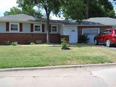 1st image of 801 NW Parkview Blvd