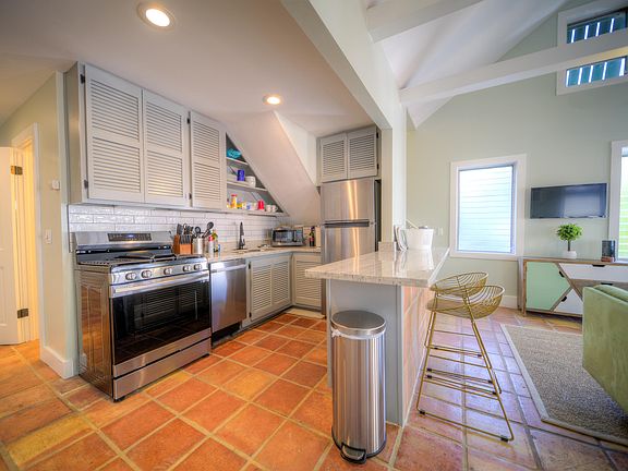 5th image of 1317 Newton St