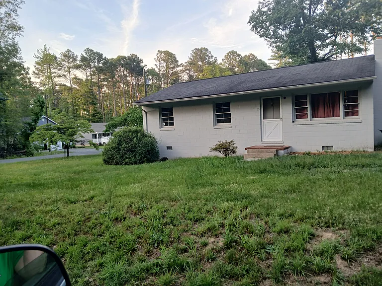 10 Lake Dr — Photo 2