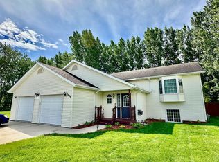 1518 Meadowlark Ct, Thief River Falls, MN 56701
