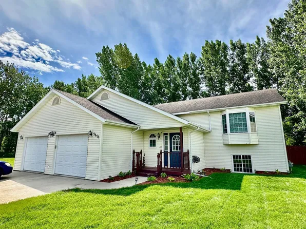 1518 Meadowlark Ct, Thief River Falls, MN 56701