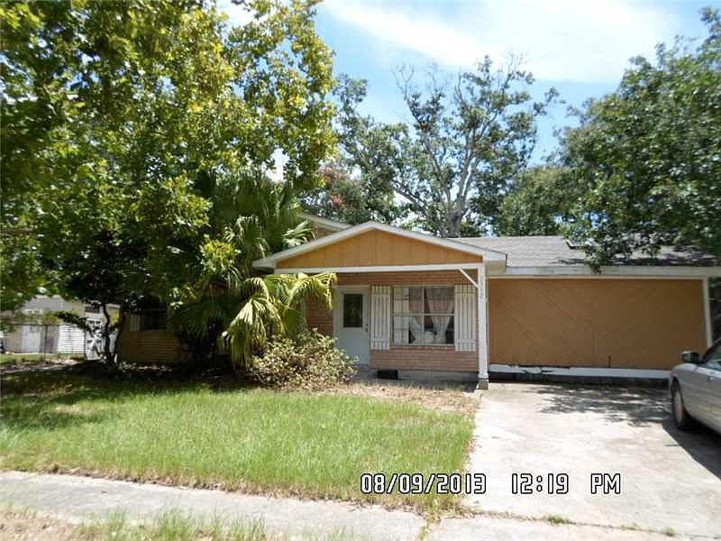 1st image of 2912 Camellia Dr