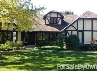 W222N2839 Foxwood Ln, Waukesha, WI 53186
