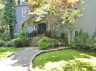 100 Winding Brook Ln, Stamford, CT 06902