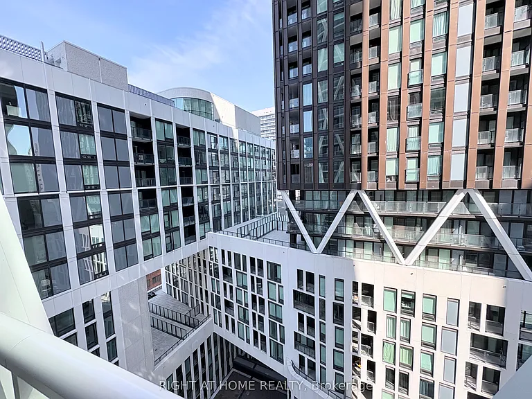 230 Simcoe St #1436 — Photo 18