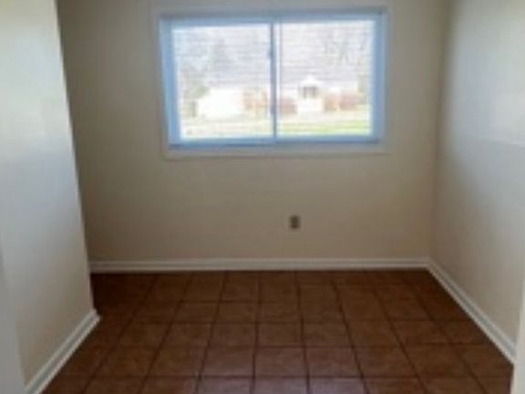 3rd image of 107 Francis St