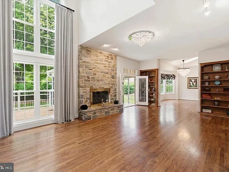 13010 Boswell Ct — Photo 4
