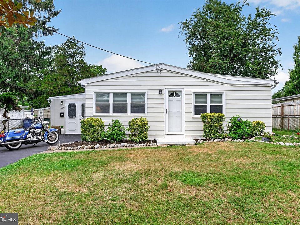 1st image of 227 Ruth Ave