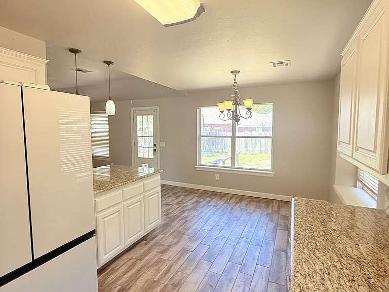 1801 Brittany Ln — Photo 9