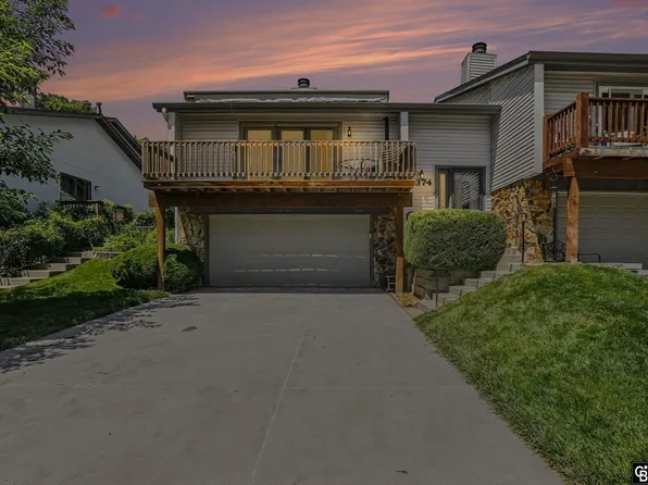 9374 Parker St, Omaha, NE 68114