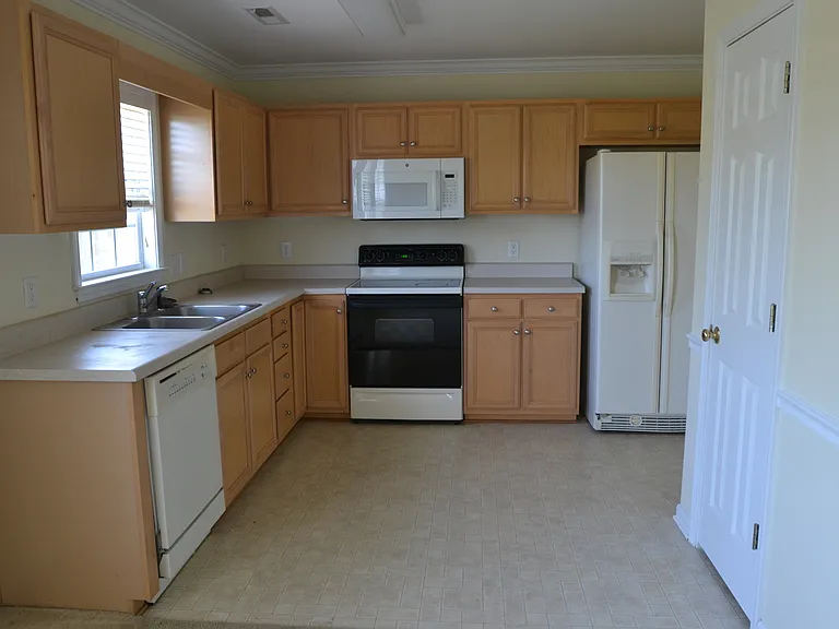 3895 Eagleston Ct — Photo 5