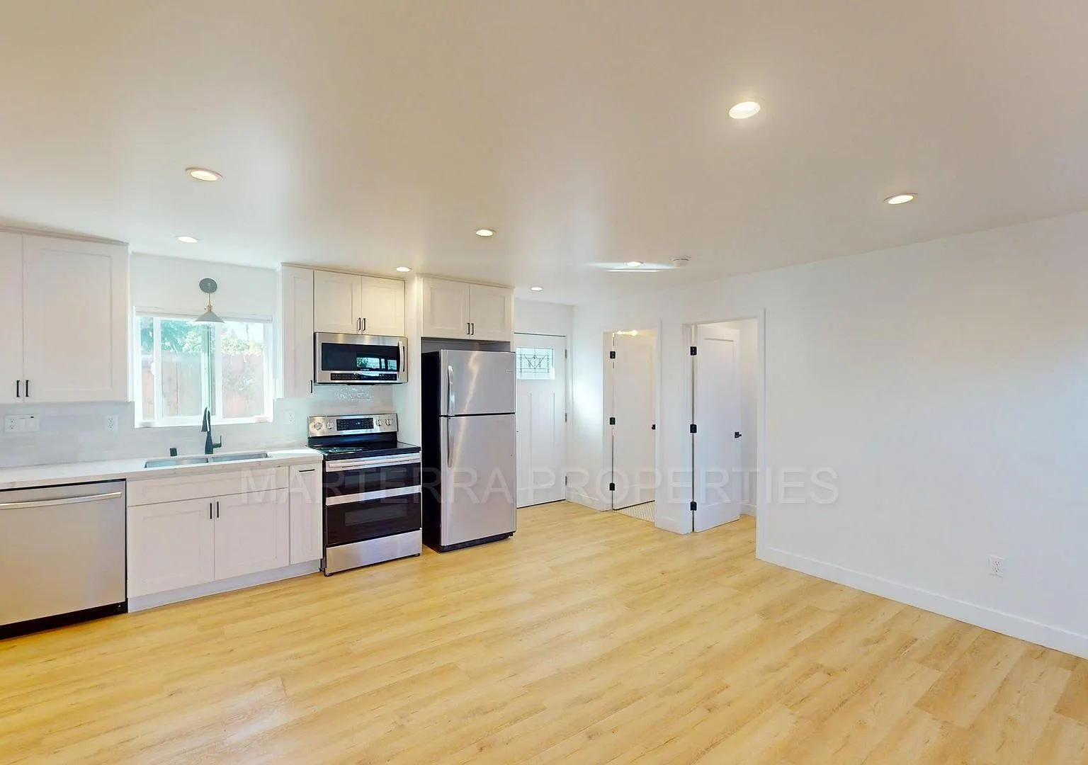 Beautiful 2 Bedroom Home — Photo 3