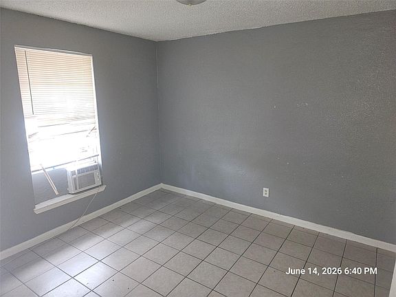 3rd image of 1534 Tarberry Rd