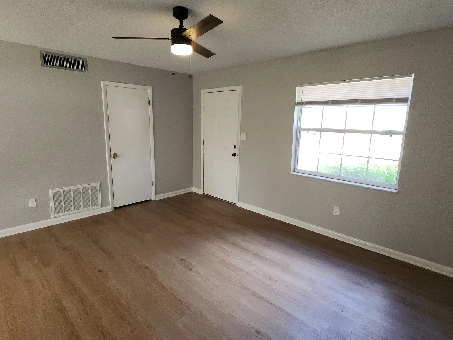 3 bed, 1200 sqft, $2,200 — Photo 3