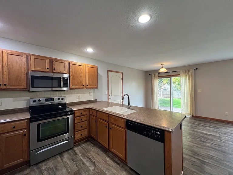 480 SE Waco Pl — Photo 8