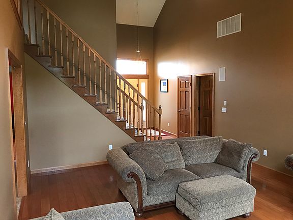 3rd image of 1401 W Glenview Ct
