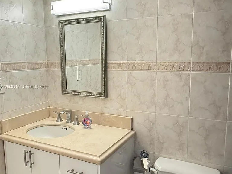 2625 Collins Ave #810 — Photo 16