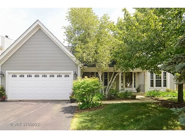 717 Warwick Ln photo 1