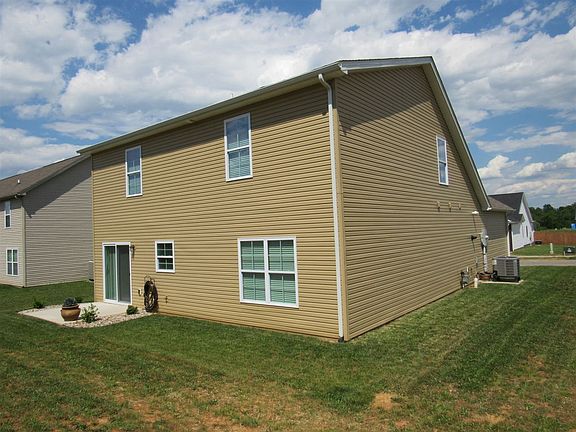 3rd image of 215 Royal Birkdale Ct