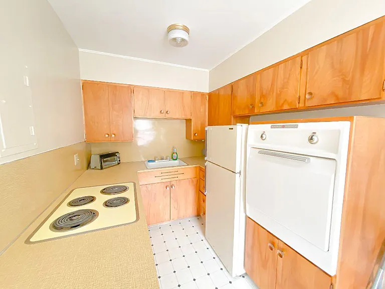 4522 Brooklyn Ave NE — Photo 6