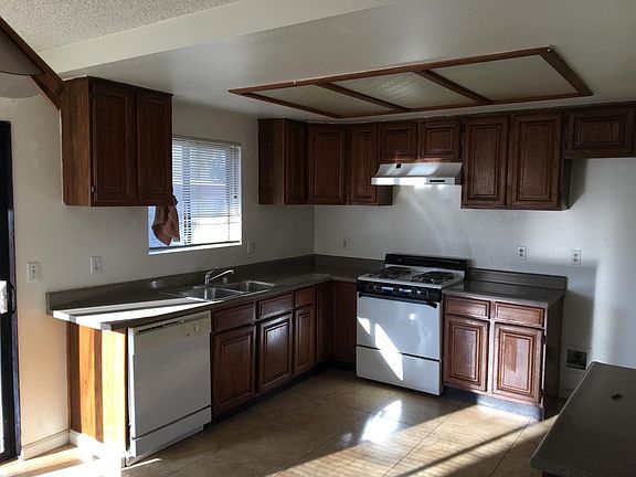 3rd image of 678 Woodcrest Dr #A