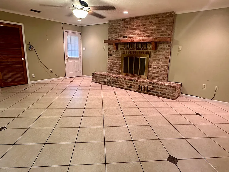 1564 Montclair Cir S — Photo 6
