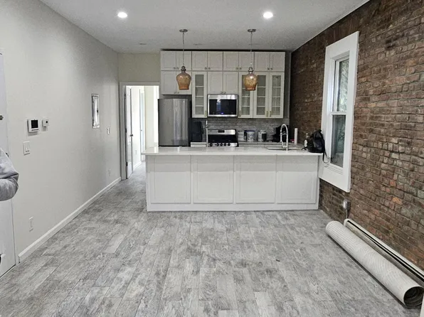 271 Smith Street image 2 of 11