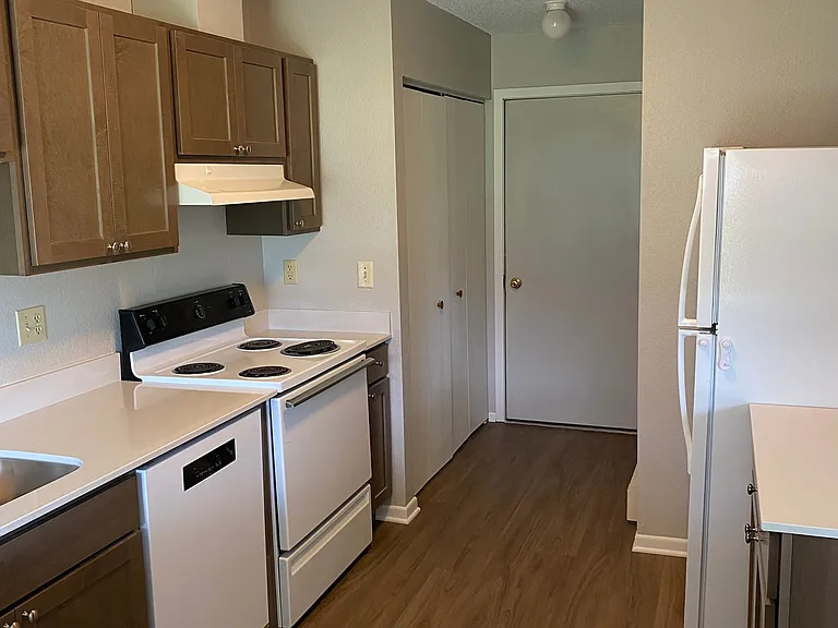 320 4th Ave SE — Photo 5