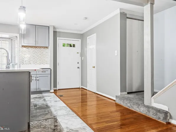 663 N Armistead St, Alexandria, VA 22312