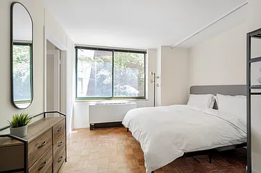 Rented by R New York