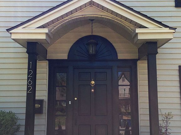 Traditional Colonial Porch