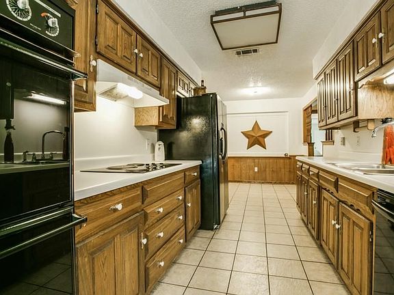 2nd image of 3005 Fox Hill Dr