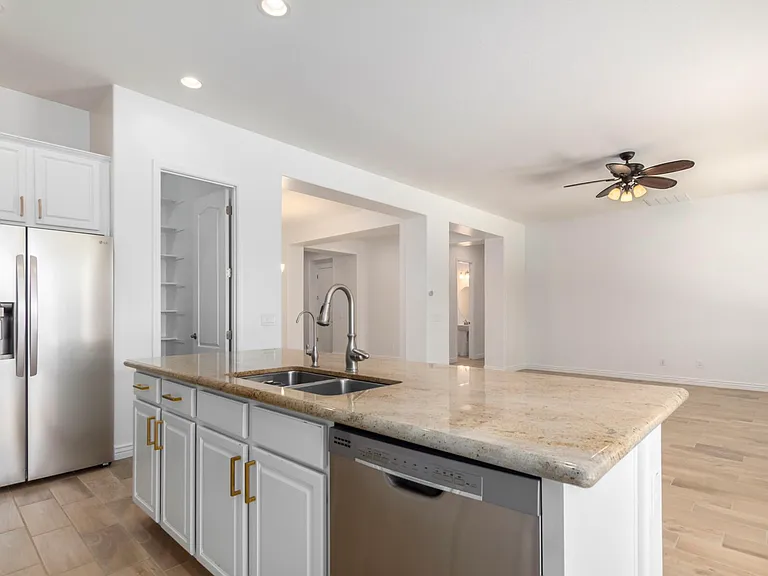2615 W Balao Dr — Photo 12