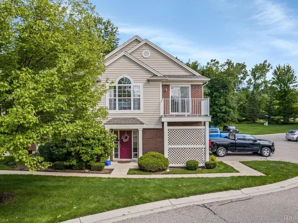 1668 Deepwood Cir, Rochester, MI 48307