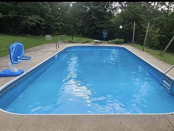 2nd image of 18284 Parks Rd