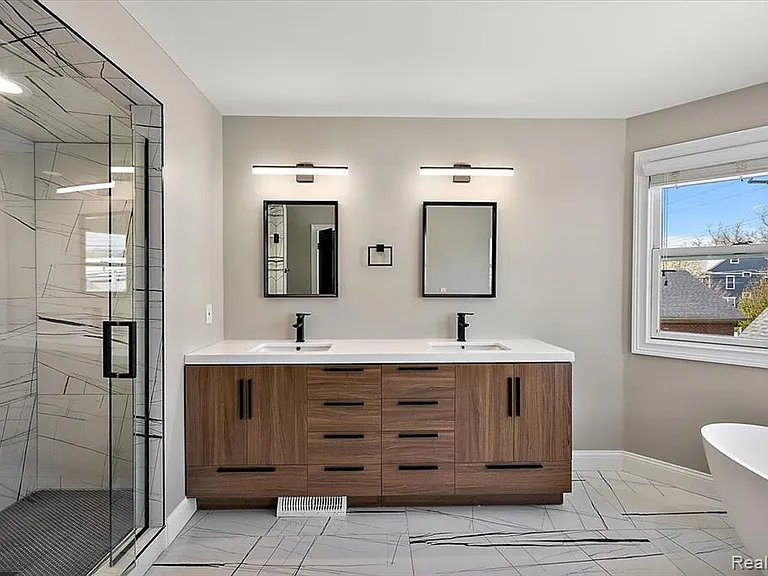 1109 Bennaville Ave — Photo 24