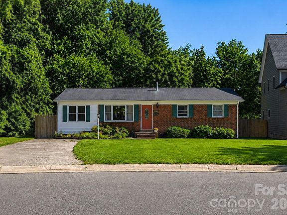 2nd image of 1122 Zion Ct