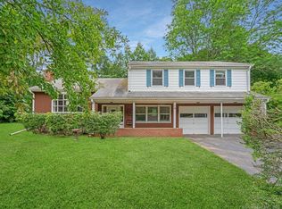 74 Laurel Ln, Simsbury, CT 06070